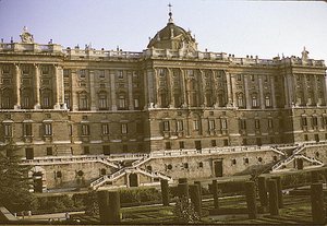Ansicht der Südfront des Palacio Real, begonnen 1738 von Giovanni Battista Sacchetti