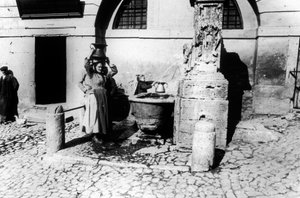 Frauen an einem Brunnen von Giovanni Battista Simone Unterveger