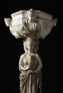 Weihwasserbecken mit den drei theologischen Tugenden und einer Schale mit den vier Kardinaltugenden von Giovanni Pisano