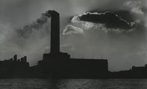 Kraftwerk an der Themse, London 1950er Jahre von Godfrey Macdominic
