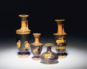 Attische rotfigurige Lekythos, spätes 5. Jahrhundert v. Chr., und Miniatur-Lekythos, 5. Jahrhundert v. Chr.