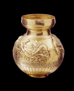 Flasche mit Ringbasis, die Skythen bei verschiedenen Aktivitäten darstellt (Gold)