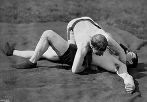 Ein guter Fall, Wrestling-Show, Aldershot, Hampshire, 1896 von Gregory and Co