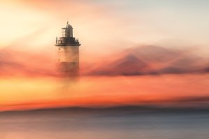 Träumerischer Leuchtturm-Sonnenuntergang von Gustav Davidsson