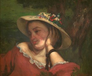 Frau mit Blumen auf ihrem Hut