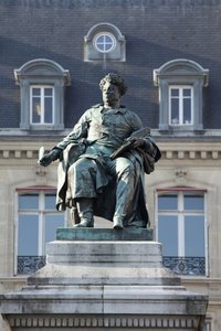 Statue von Alexandre Dumas (1802-1870), französischer Schriftsteller, Autor der Drei Musketiere und des Grafen von Monte Cristo (Monte Cristo), Bronzeskulptur von Gustave Doré (1832-1883). Fotografie, KIM Youngtae, Paris. von Gustave Dore