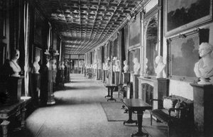 Der große Korridor, Windsor Castle, Berkshire, 1924-1926 von HN King