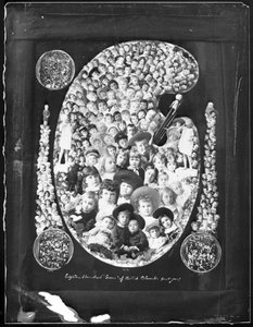 1884; Achtzehnhundert Edelsteine von British Columbia grüßen Sie!; Kompositfoto aus Kinderporträts des Vorjahres, 1885 (sw Foto) von Hannah Maynard