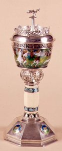 Liebesbecher und Deckel, angewandtes Ornament mit Elfenbein-Stiel, ca. 1905-09 von Harold Stabler