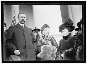 Miss Belva Ann Lockwood, mit Senator Southerland