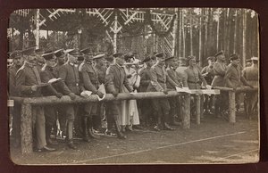 Erster Weltkrieg: Die Ukraine in den Jahren 1914-1916 während der Invasion der deutschen Armee. Gruppe von Soldaten (s/w Foto)
