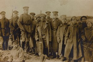 Erster Weltkrieg: die Ukraine in den Jahren 1914-1916 während der Invasion der deutschen Armee. Gruppe von Soldaten (s/w Foto) von Heldenfriedhof Dsessentniki (attr. to)
