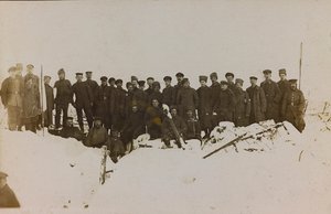 Erster Weltkrieg: die Ukraine in den Jahren 1914-1916 während der Invasion der deutschen Armee. Gruppe von Soldaten von Heldenfriedhof Dsessentniki (attr. to)