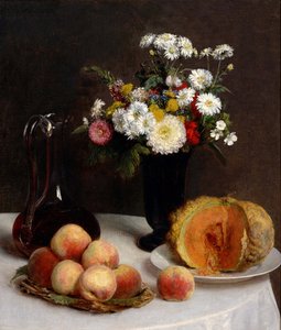 Stillleben mit Weinkaraffe, Blumen und Früchten