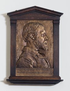 Plakette mit Heywood Sumner, Designer