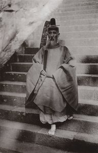 Ein Shinto-Priester von Herbert Ponting