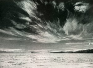 Bemerkenswerte Cirruswolken über dem Barne-Gletscher, 19. Dez. 1911, 1913