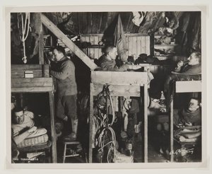 Die Mietskasernen während der Terra Nova Expedition (1910-13) zum Südpol von Herbert Ponting