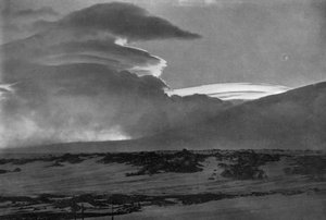 Walrückenwolken über dem Mount Erebus
