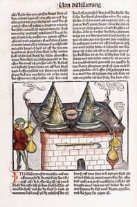 Illustration einer Destillerie aus dem späten 15. Jahrhundert zur Gewinnung ätherischer Öle aus Pflanzen, 1500 von Hieronymus Brunschwig