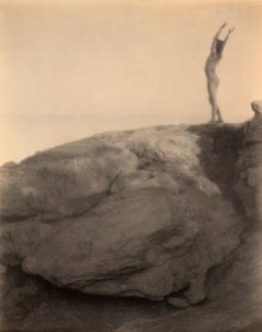 Junge in felsiger Landschaft von F. Holland Day