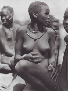 Afrika: Nuer-Mädchen mit Giraffenhaarkette