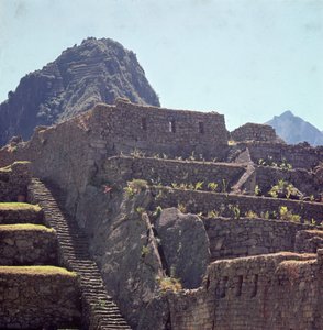 Ruinen der Terrassenbauten der Zitadelle in Machu Picchu