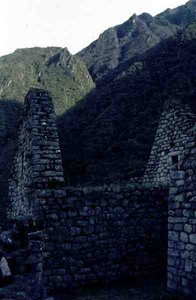 Ruiniertes Haus von der Zitadelle in Machu Picchu (Foto)
