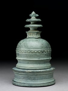 Reliquiar in Form einer Stupa von Indian School