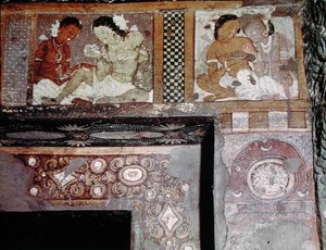 Zwei Paare, aus dem Inneren der Höhle 17 von Indian School