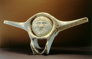 Januskopf, aus Cape Dorset (Walwirbel) von Inuit School
