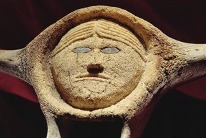 Januskopf, von Cape Dorset (Walwirbel) von Inuit School