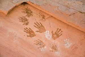 Anasazi-Handabdruck, antike Felskunst gefunden in Grand Gulch, Utah
