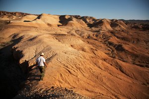 Szenen um Wu Cai Wan in der Wüste Gobi, Xinjiang, Westchina, 2007 (Foto) von Ira Block