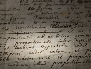 Zwei Seiten von Überarbeitungen der Principia Mathematica von Isaac Newton