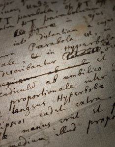 Zwei Seiten von Überarbeitungen der Principia Mathematica von Isaac Newton