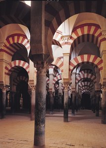 Innenansicht der Moschee, 795-987 n. Chr. von Islamic School