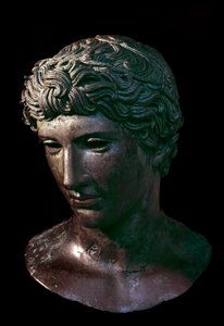 Bronzekopf eines siegreichen Athleten mit einem Olivenkranz. Aus Benevent, Italien. 5. Jahrhundert v. Chr. Paris, Louvre Museum