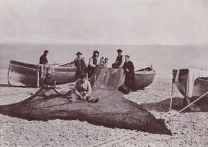 Italien: Bordighera, Fischer bei der Arbeit von Italian Photographer