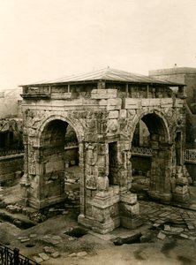 Triumphbogen des Marcus Aurelius nach den Restaurierungen, Tripolis, Libyen von Italian Photographer