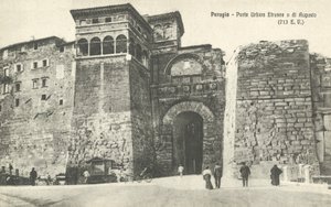 Perugia, Italien, Porta Urbica Etrusca O Di Augusto von Italian Photographer