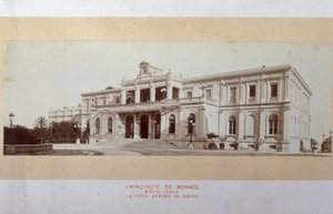 Die Hauptfassade des Casinos von Montecarlo während des Baus