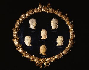 Ein Satz von sechs italienischen Siena-Marmor-Reliefprofilbüsten römischer Kaiser, mit den Namen Octavius, Galbin, Titus, Claudius, Julius und Nero eingraviert von Italian School