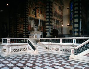 Innenansicht der Kathedrale Santo Stefano de Prato