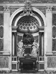 Monument für Papst Clemens XII. (1652-1740) mit Porphyrurne und Säulen, aus dem Pantheon