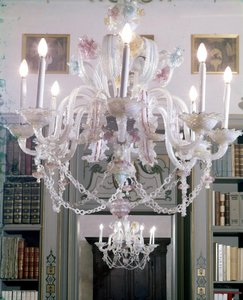 Murano-Glasleuchter aus dem 18. Jahrhundert. Palazzo Lechi in Montirone bei Brescia.