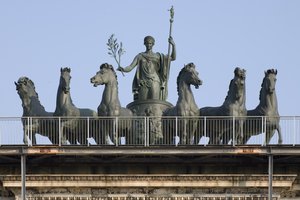 Sechsspänniger Wagen, Detail des Friedensbogens, Mailand, Italien