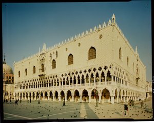 Ansicht der Westfassade des Palazzo Ducale, 14.-15. Jahrhundert von Italian School