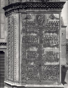Szenen aus dem Neuen Testament, Reliefplatte von der Fassade