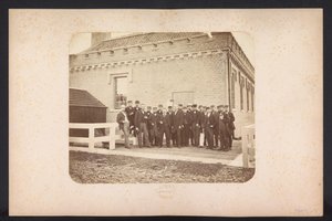 Gruppenfoto der Arbeiter, 1867-1869 von Jacobus van Gorkom jr.